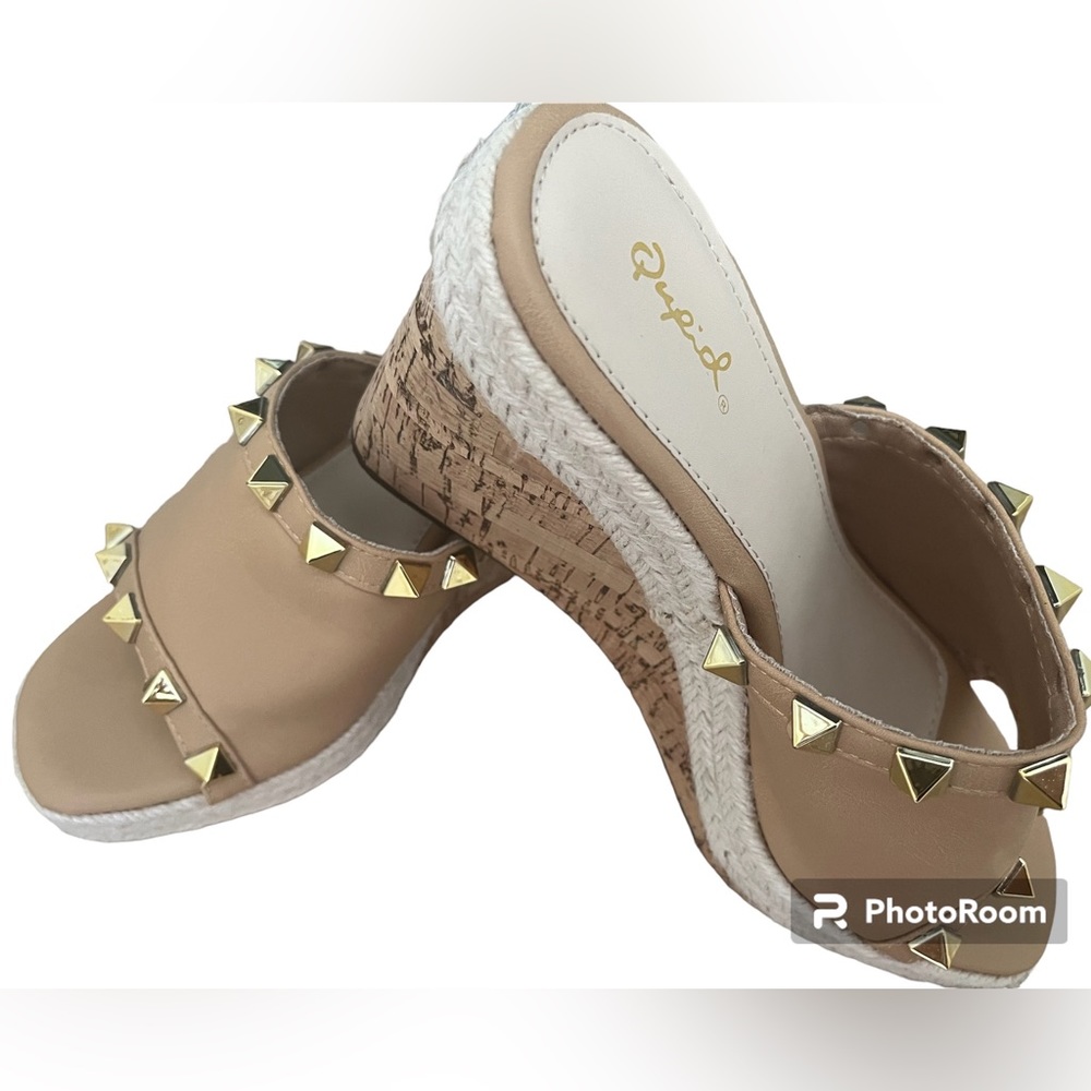 Qupid slip on platform heels New, no box never worn size 6.5 tan - Picture 2 of 5